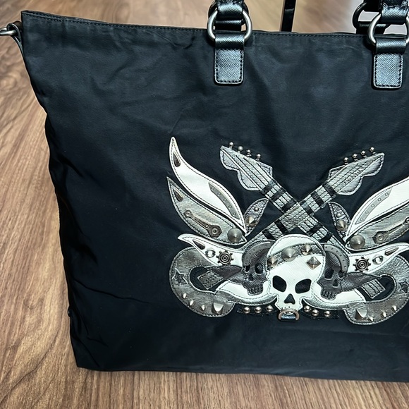 A220 - ๐ฏ % authentic Prada tote bag - Picture 4 of 16